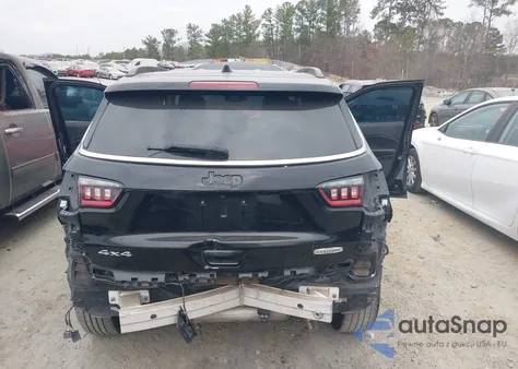 2018 Jeep Compass Latitude 4X4 z USA, uszkodzony, nr VIN 3C4NJDBB4JT334450